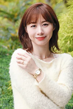 priv3__saya-2867-polaroid_waist_up_photo-676d8b1907905-676d8b190790d-676d8b190790e