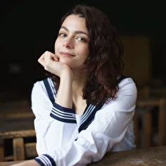 priv3__sofia-2891-polaroid_waist_up_photo-676f8c4ac3579-676f8c4ac357f-676f8c4ac3580