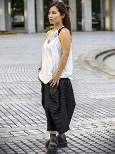 priv3__mishu-3231-polaroid_waist_up_photo-677bc8f18a795-677bc8f18a79b-677bc8f18a79c