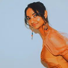 priv3__shasha-3236-polaroid_waist_up_photo-6771300d29e4f-6771300d29e54-6771300d29e55