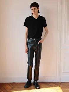 Leon 3328 Full length photo