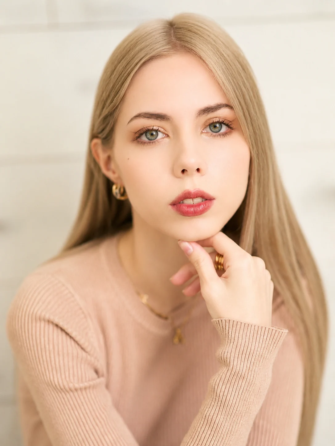 アハタ - Liliana Models