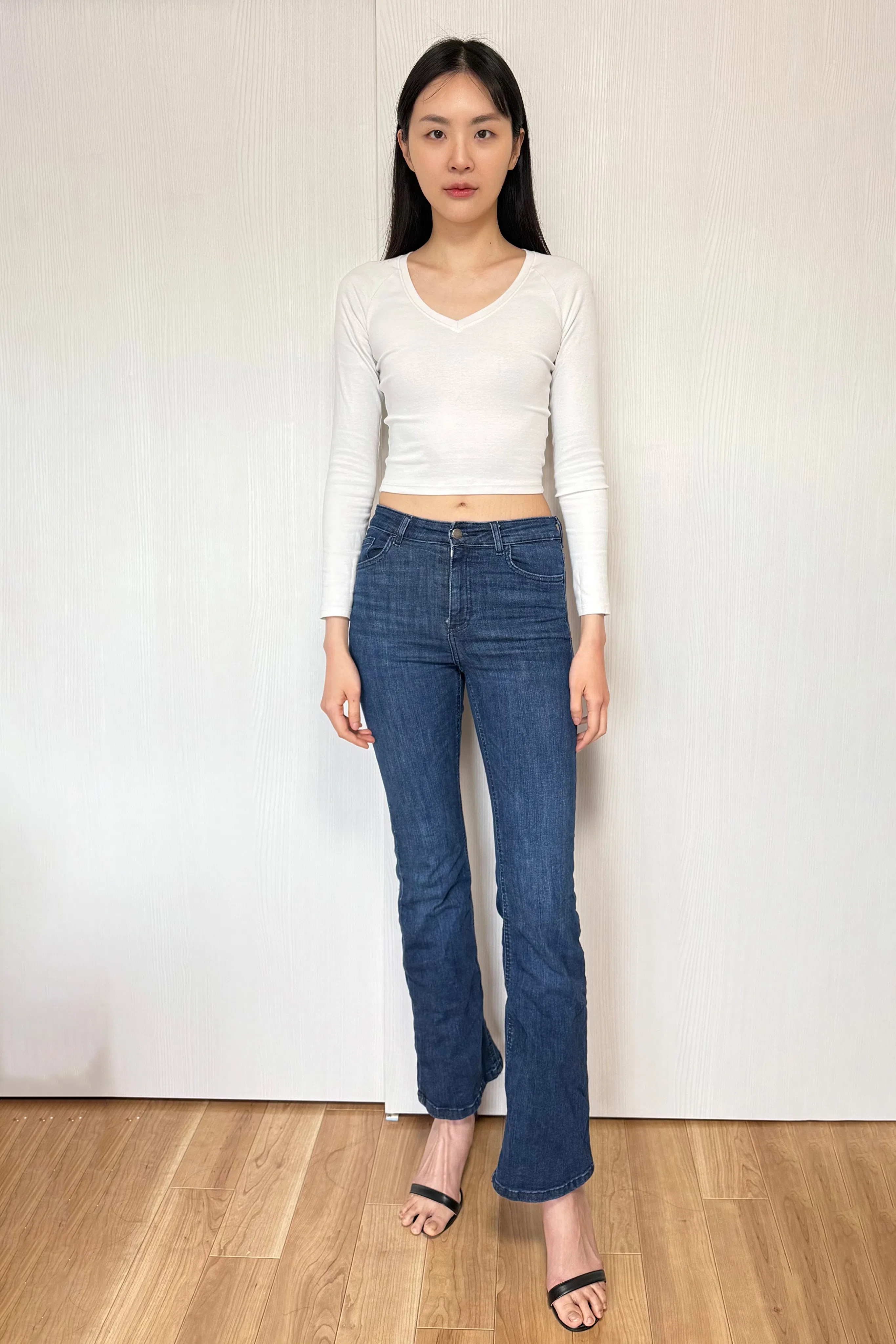 Photo 2 is for イ・フィ.