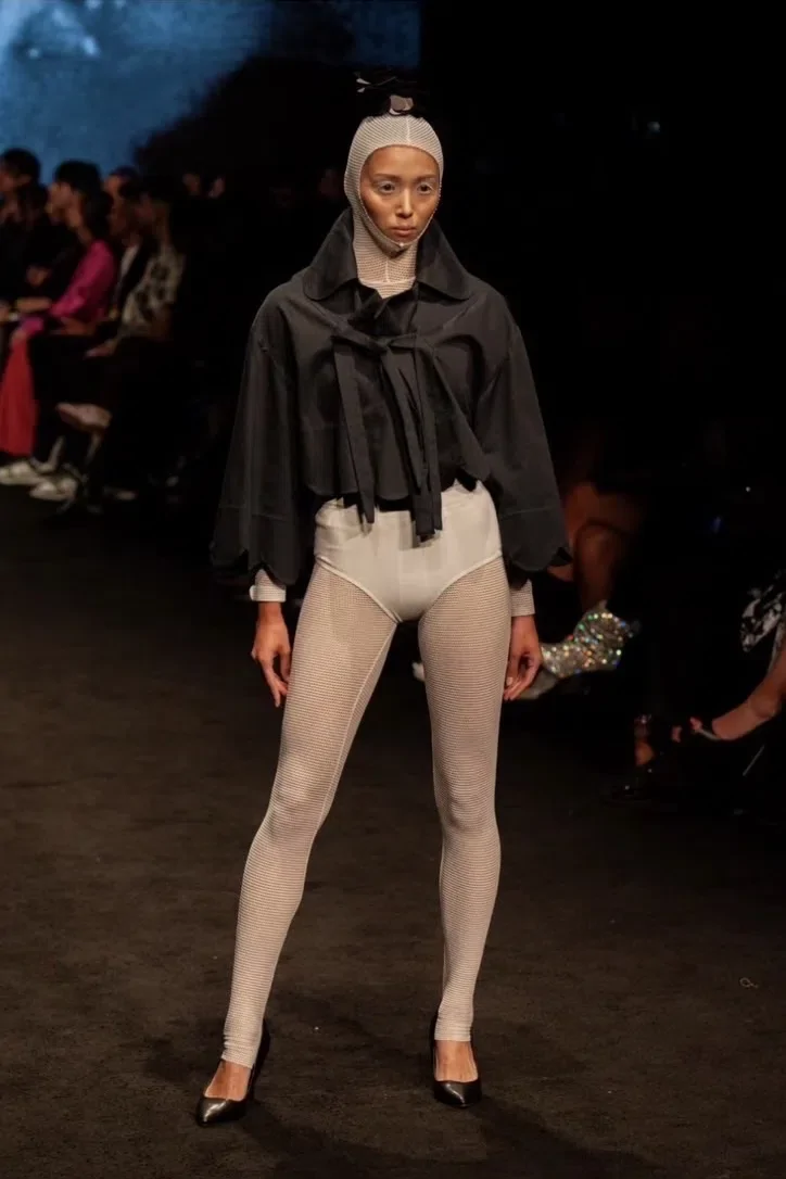 Photo 2 is for 莉舞.