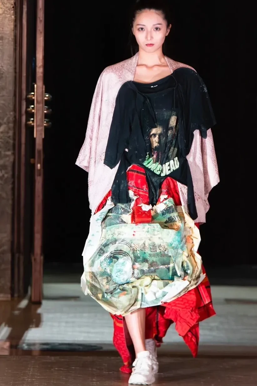 Photo 3 is for 莉舞.