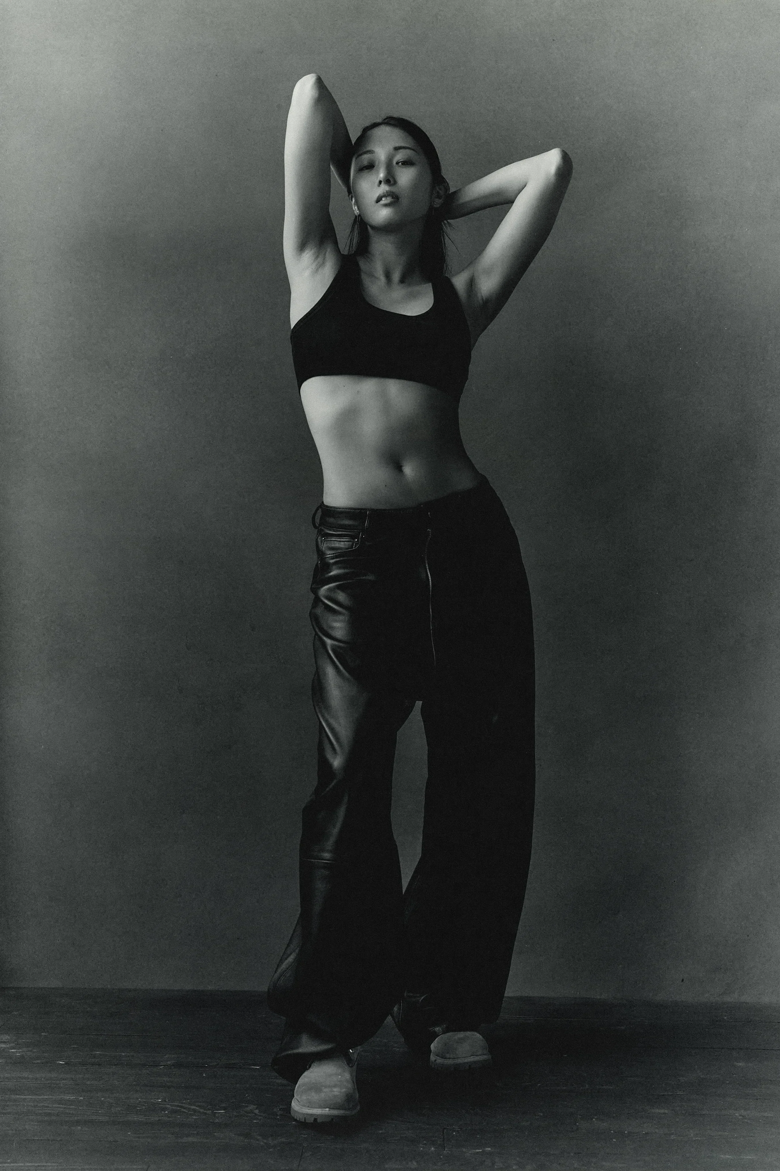 Photo 8 is for 莉舞.