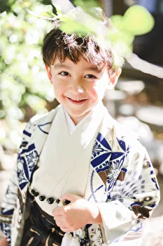 KAI ANDAI 3816 Image polaroid waist up photo