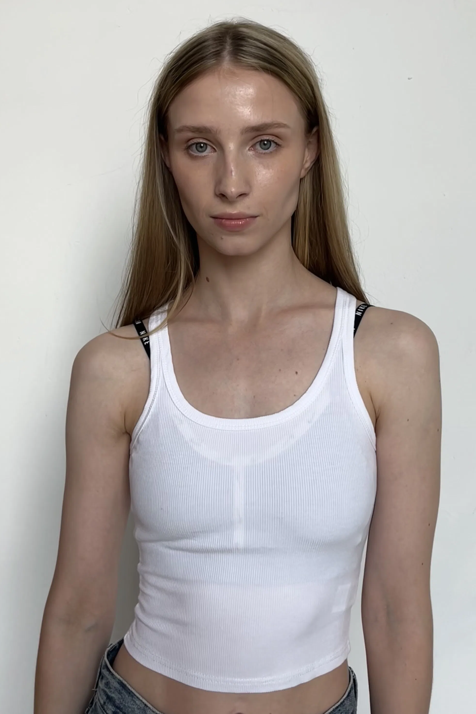 Photo 1 is for アンナ.