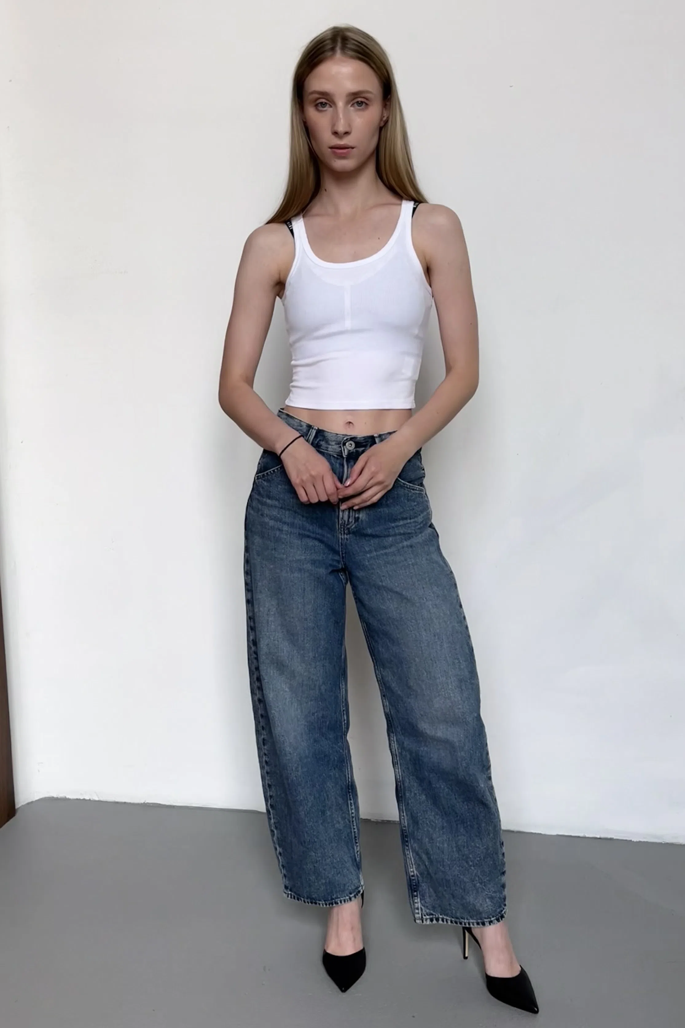 Photo 2 is for アンナ.