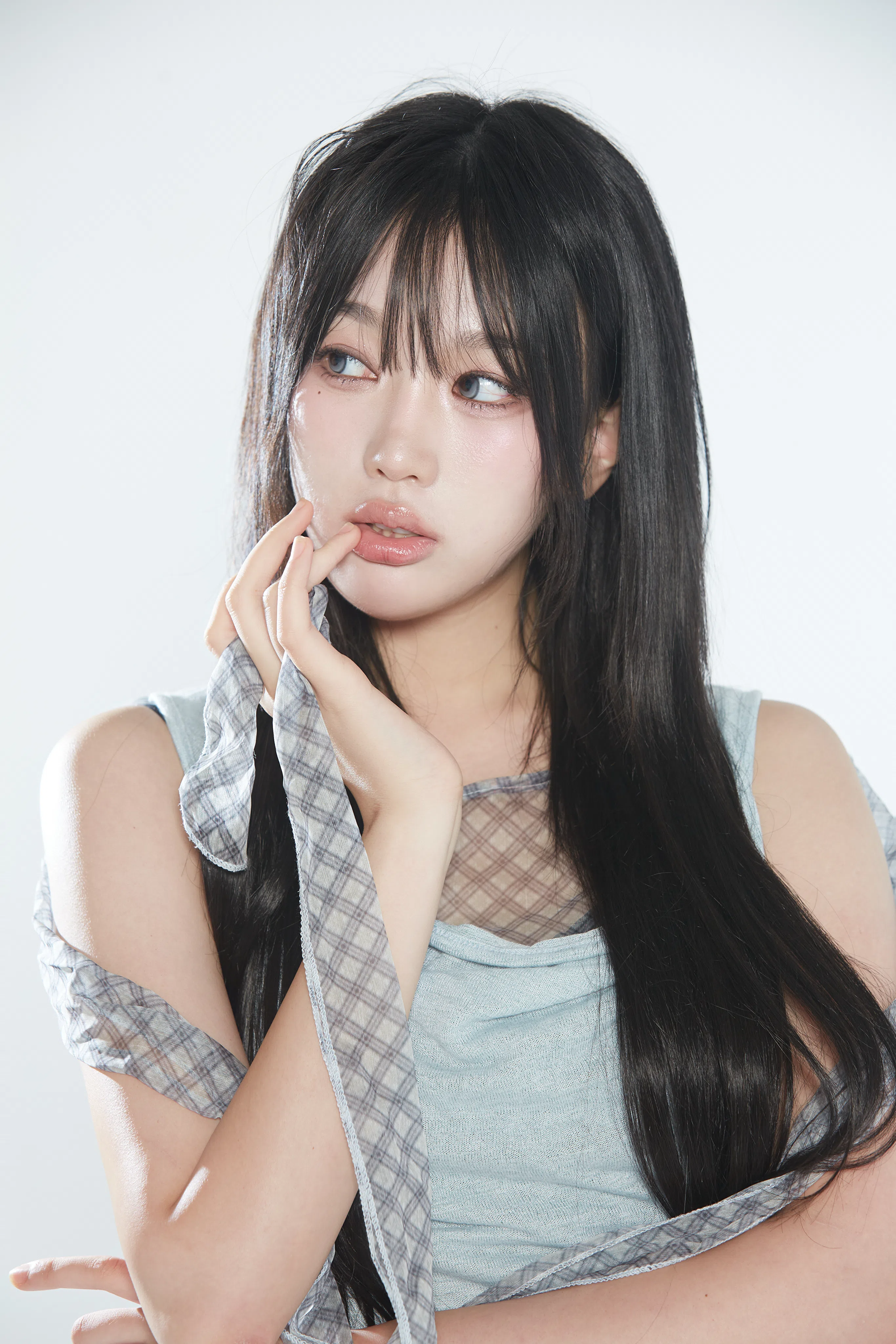 Photo 1 is for ユンギョン.