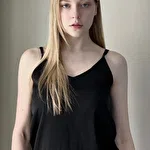 Photo 1 is for アリーナ.