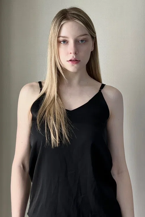 Photo 1 is for アリーナ.