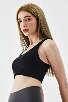 Elita Khasarova 4159 Image polaroid waist up photo