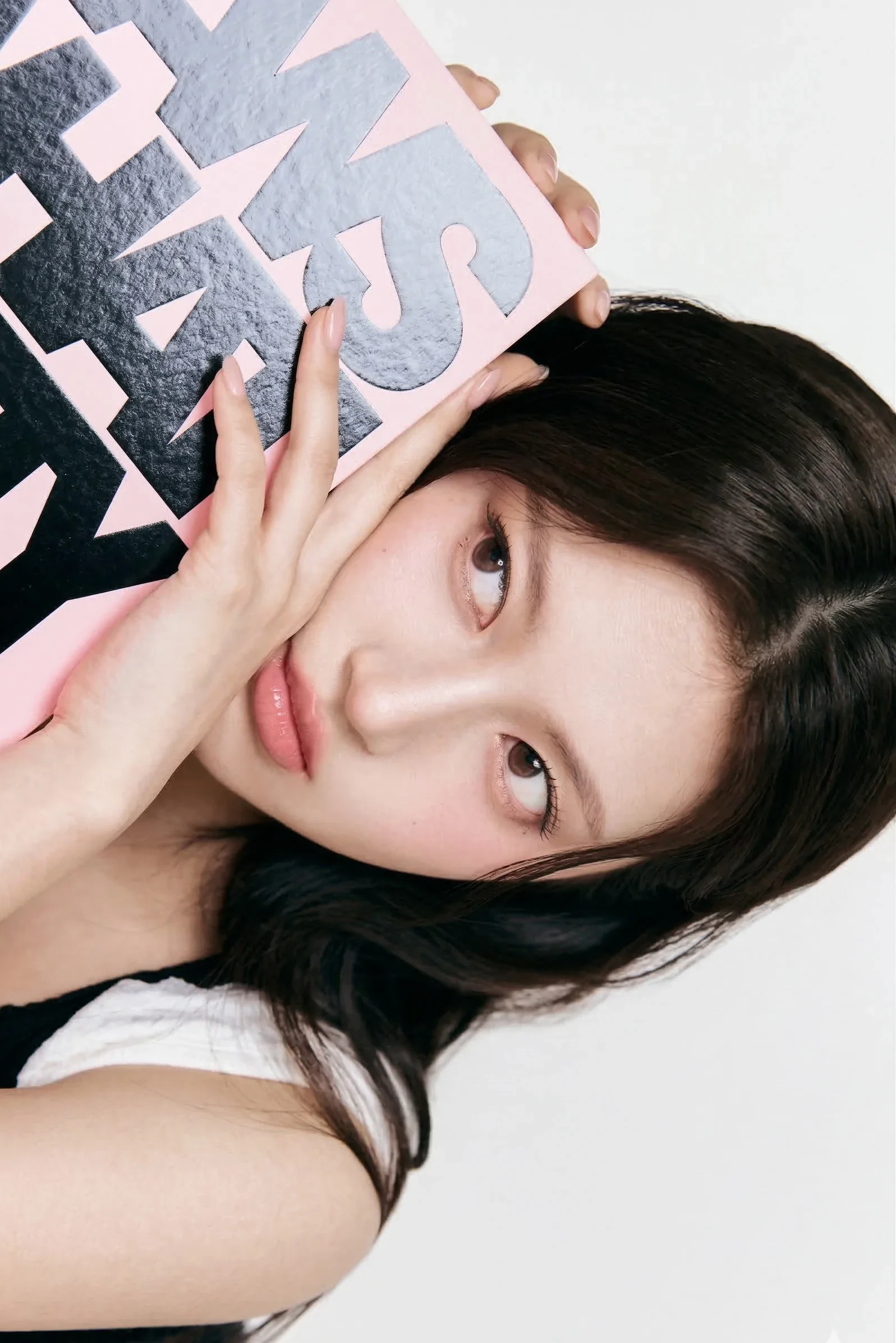 Photo 1 is for ソヨン.