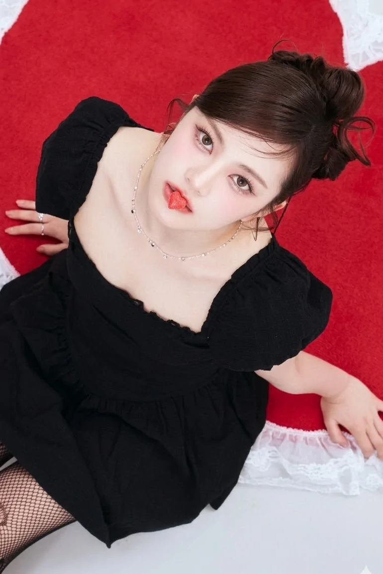 Photo 4 is for ソヨン.