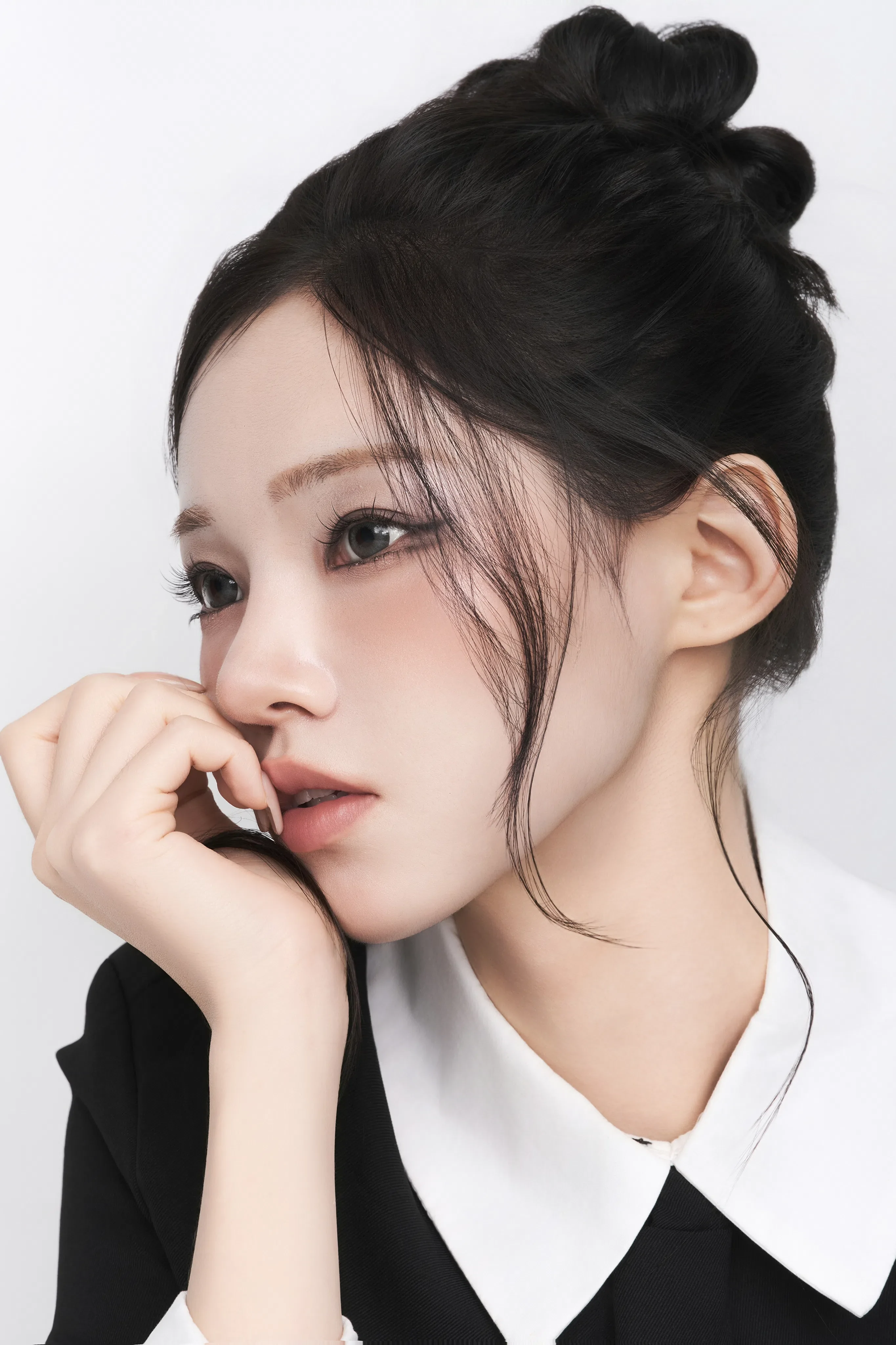 Photo 1 is for HYEJIN.