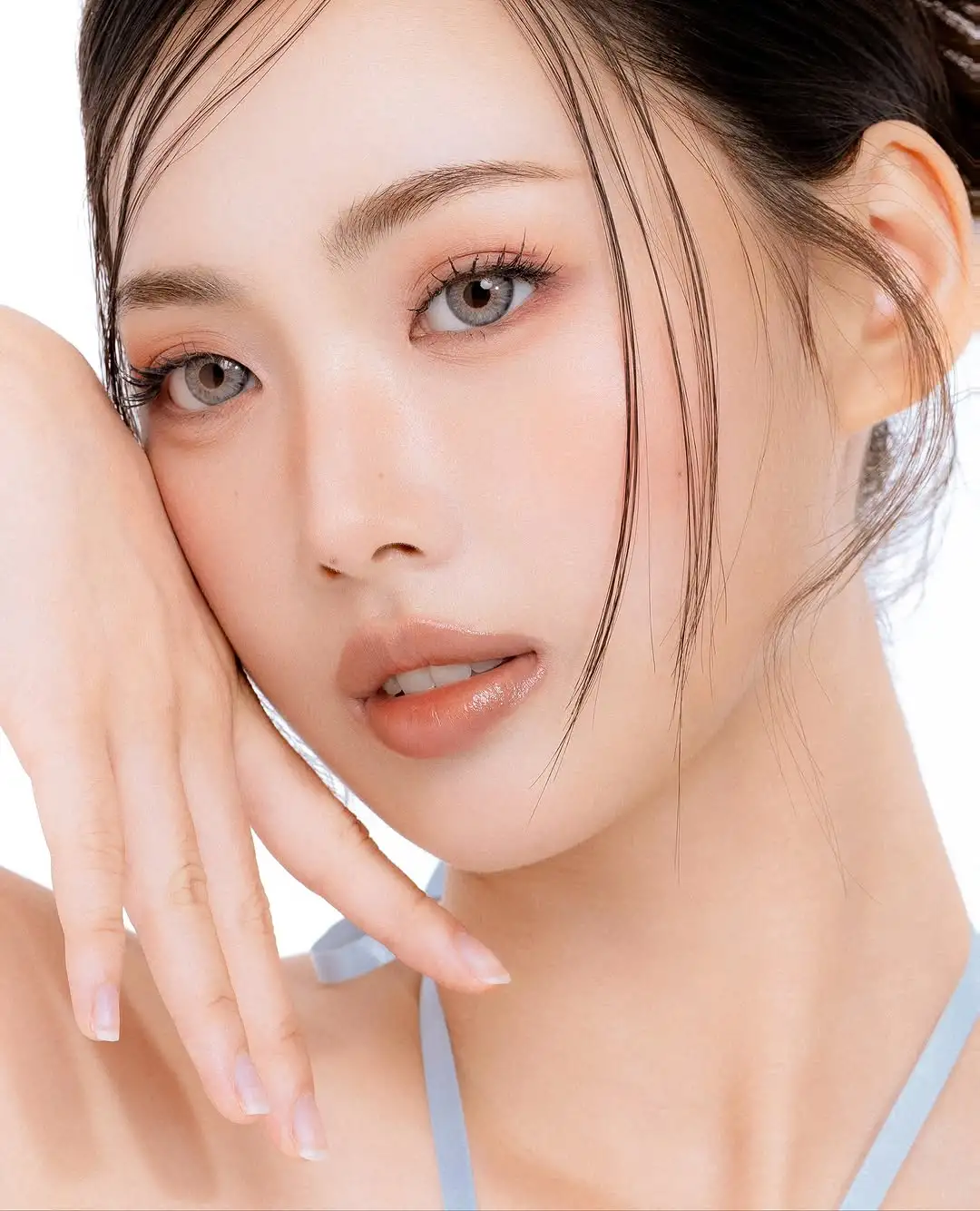 Photo 3 is for ユン・ダヘ.