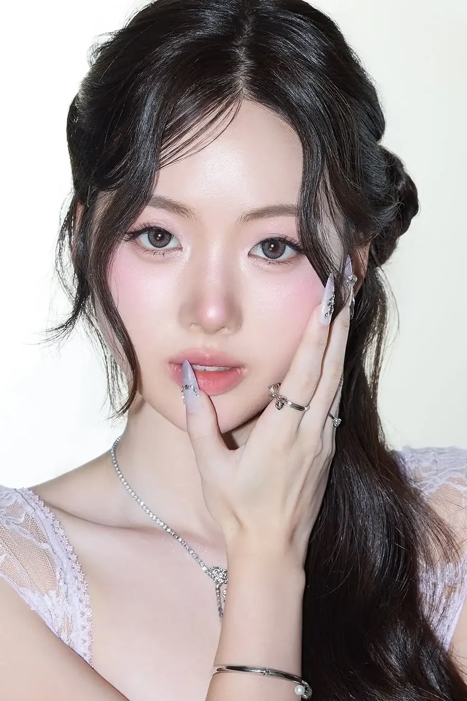 Photo 8 is for ユン・ダヘ.