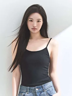 kim minseon 4390 Image polaroid waist up photo