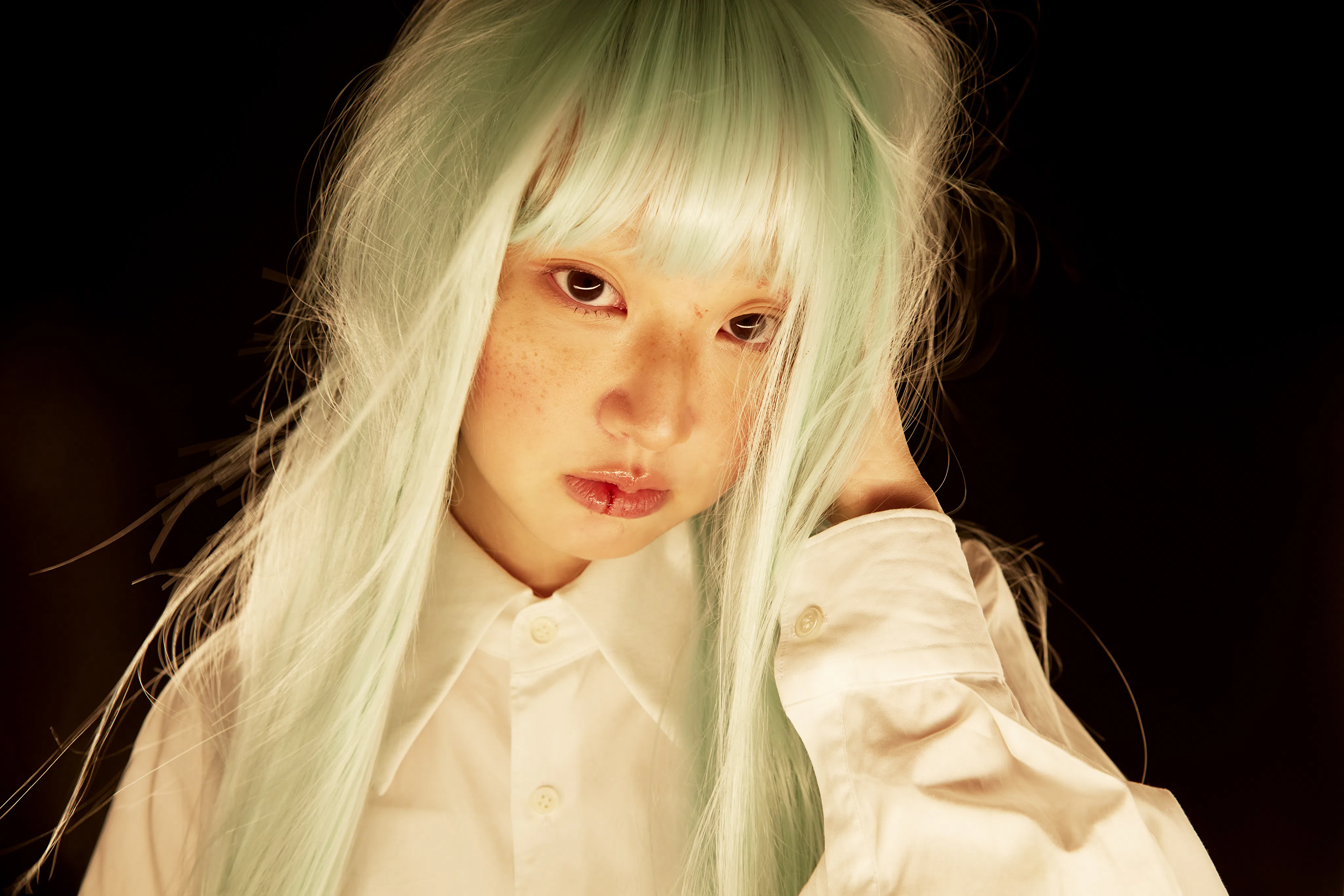 Photo 10 is for ユジン.
