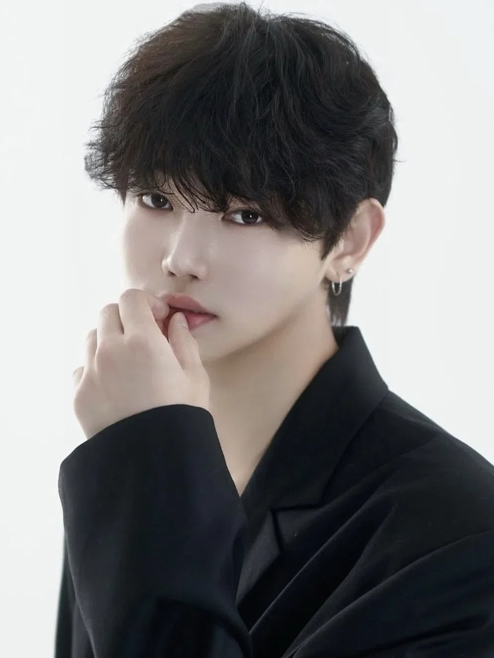 KYEONGSOO - Liliana Models