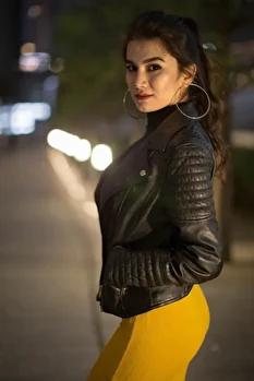 サラ - Liliana Models