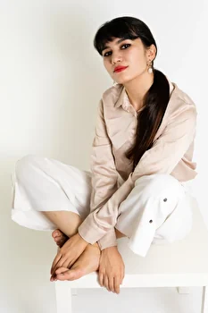 サラ - Liliana Models