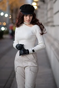 サラ - Liliana Models