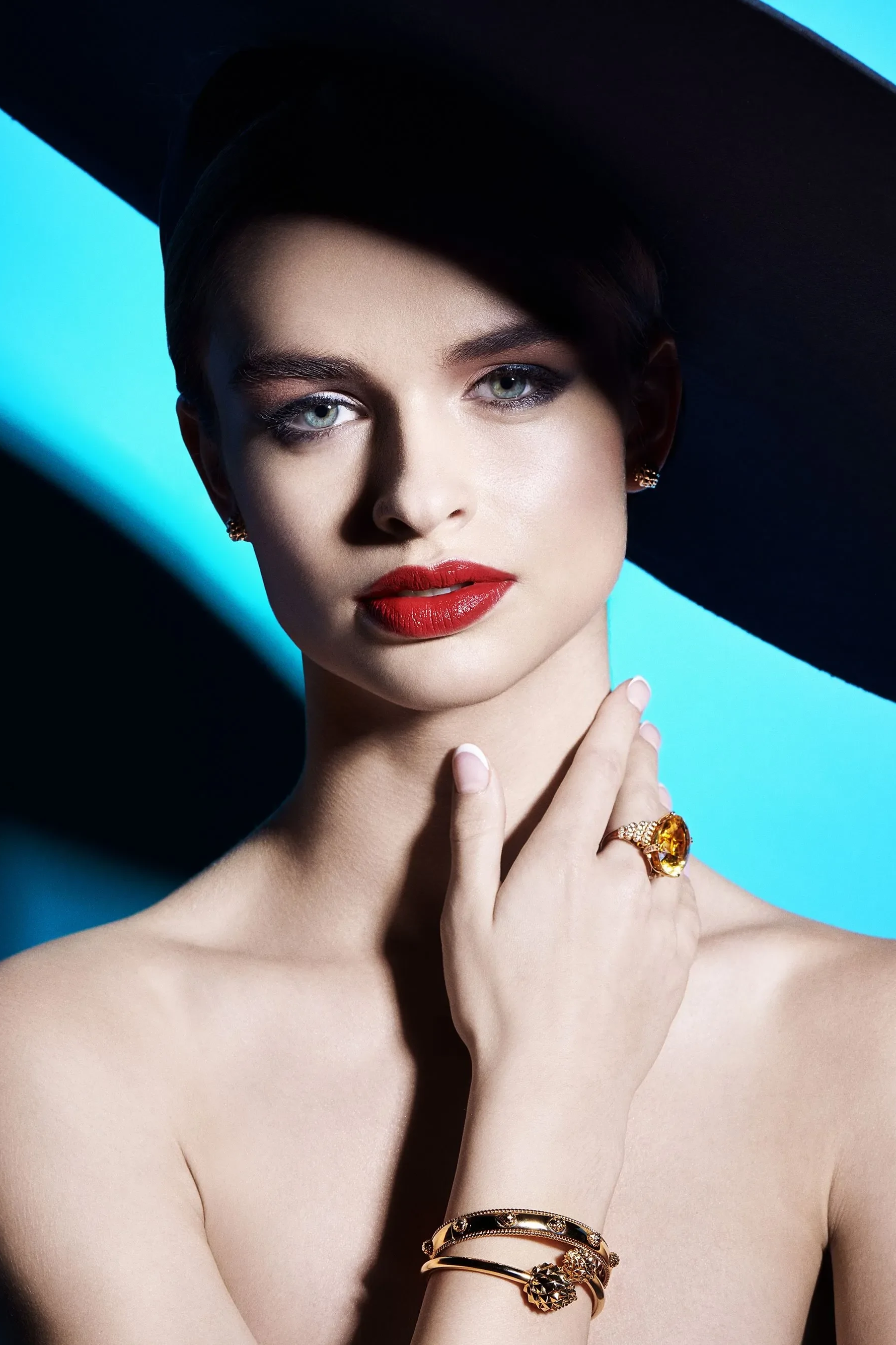 Photo 2 is for メヤ.